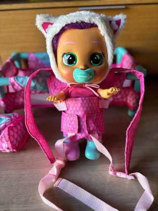 Muñeca Bebés Llorones Daisy con accesorios.