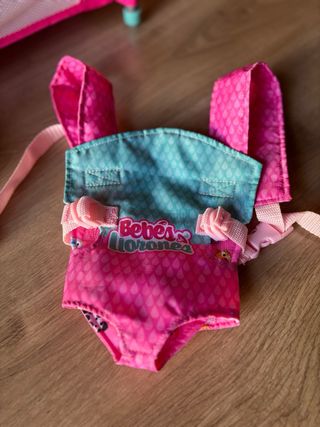 Muñeca Bebés Llorones Daisy con accesorios.