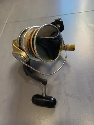 Carrete de pesca Daiwa gold GS9