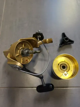 Carrete de pesca Daiwa gold GS9