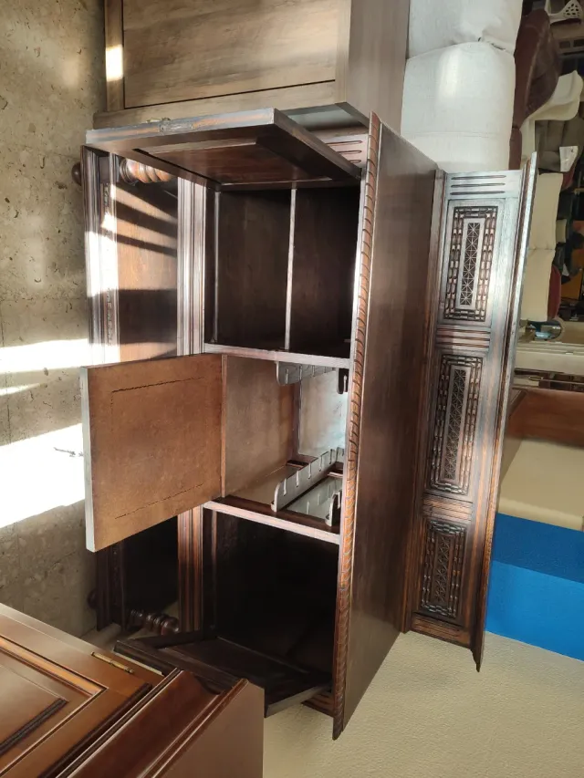 Aparador antiguo de madera