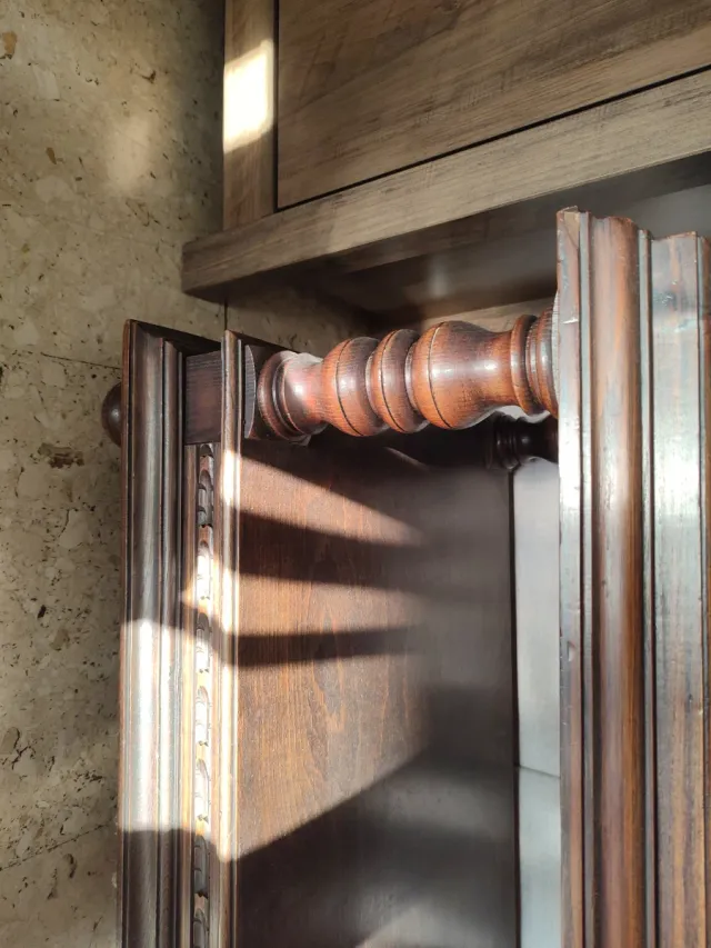 Aparador antiguo de madera