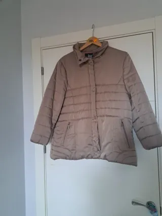 Chaqueta acolchada beige