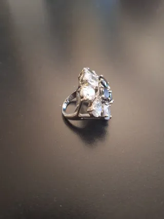 Anello bigiotteria fiore zirconi neri e bianchi