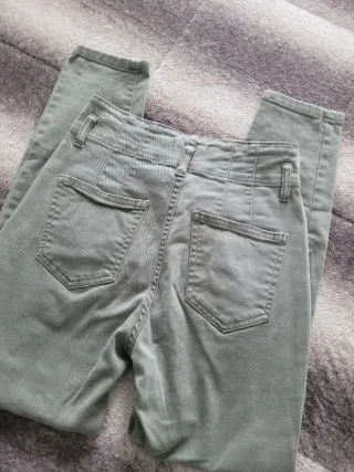 Pantalones pitillo cintura alta verdes