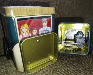 Coche Lata Musical Vintage