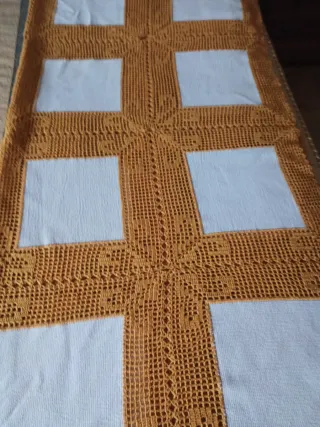 Mantel tejido naranja y beige