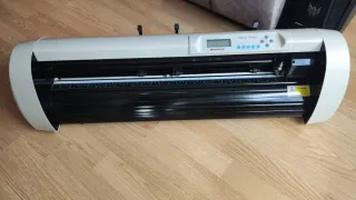 Plotter da taglio Rabbit 720, computer e schermo