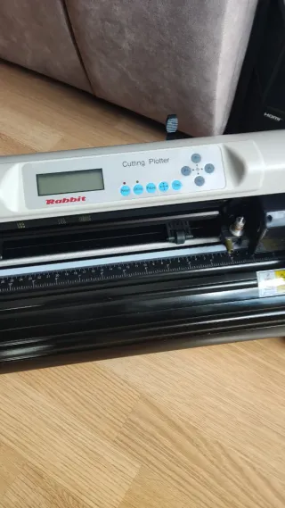 Plotter da taglio Rabbit 720, computer e schermo