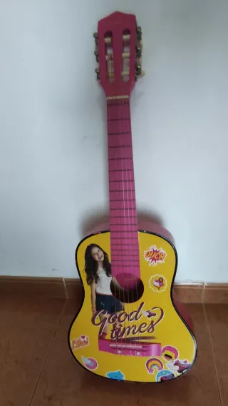 Guitarra infantil de madera