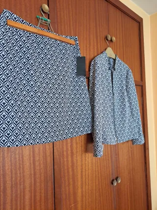 Traje chaqueta y falda estampado