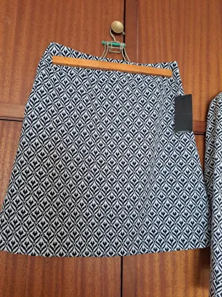 Traje chaqueta y falda estampado