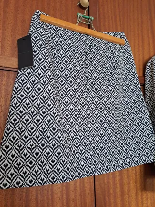 Traje chaqueta y falda estampado