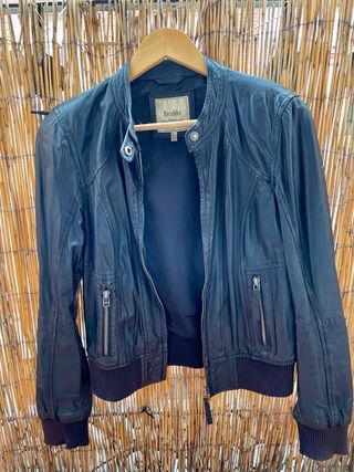 Cazadora bomber Bershka negra Talla L