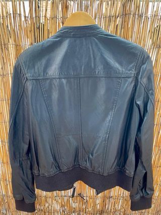 Cazadora bomber Bershka negra Talla L