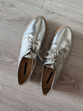 Zapatos planos plateados Zara