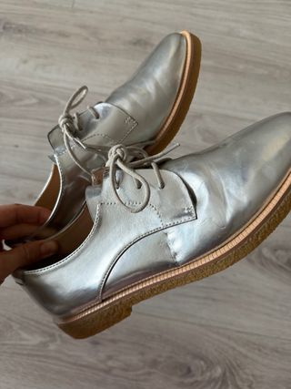 Zapatos planos plateados Zara