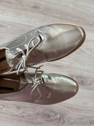 Zapatos planos plateados Zara