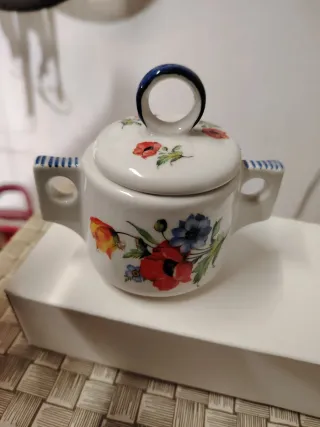 Zuccheriera in porcellana con fiori