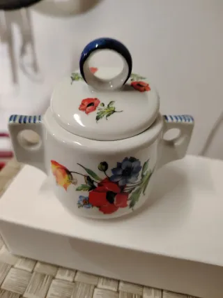 Zuccheriera in porcellana con fiori