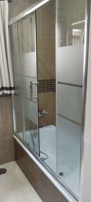 Mampara de ducha cristal y metal