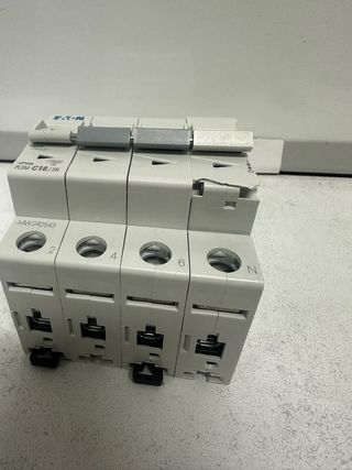 Interruptor Eaton PLSM-C16/3N