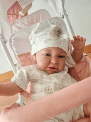 Cochecito de muñeca doble rosa + muñeco de vinilo