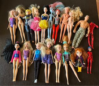 Lotto 18 bambole assortite