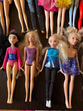 Lotto 18 bambole assortite