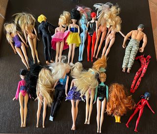 Lotto 18 bambole assortite