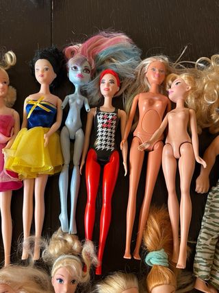 Lotto 18 bambole assortite