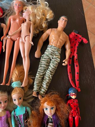 Lotto 18 bambole assortite