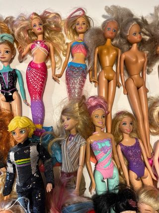 Lotto 28 bambole assortite