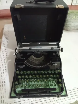 Macchina da scrivere Hermes 2000 vintage