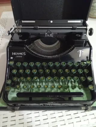 Macchina da scrivere Hermes 2000 vintage