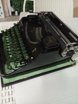 Macchina da scrivere Hermes 2000 vintage