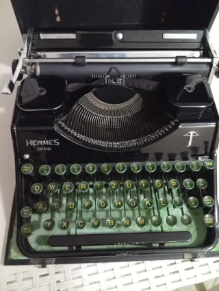 Macchina da scrivere Hermes 2000 vintage