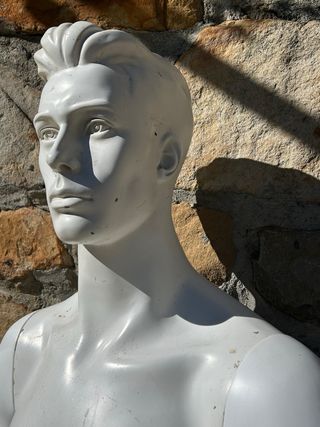 Maniquí hombre blanco con rostro