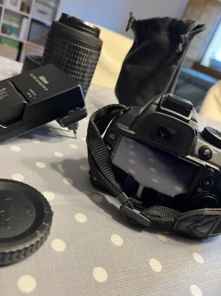 Cámara Nikon D3100 + Accesorios