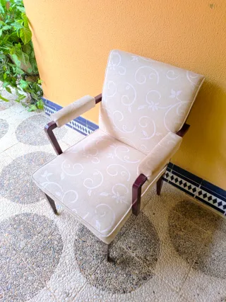 Butaca Vintage Crema Estilo Clásico