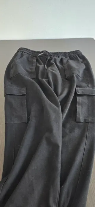 Pantalón cargo negro mujer Zara