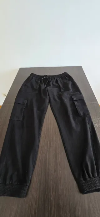 Pantalón cargo negro mujer Zara