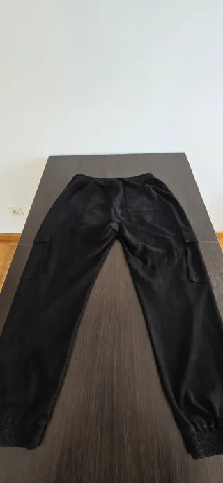 Pantalón cargo negro mujer Zara