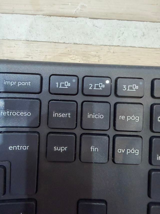 Logitech ERGO K860 Teclado inalámbrico y ergonómic