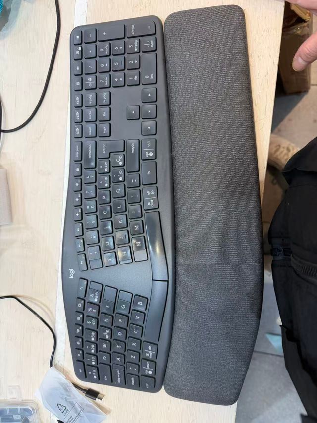 Logitech ERGO K860 Teclado inalámbrico y ergonómic