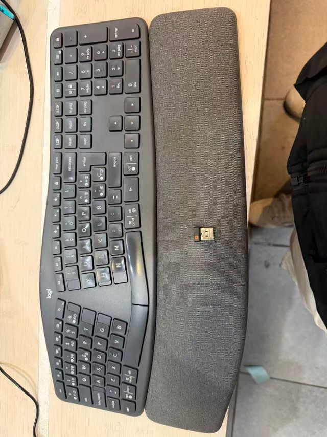 Logitech ERGO K860 Teclado inalámbrico y ergonómic