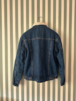 Chaqueta vaquera con borreguito azul