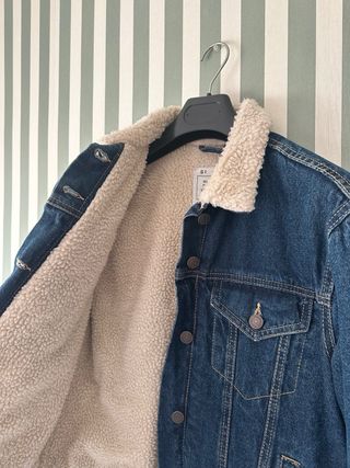 Chaqueta vaquera con borreguito azul