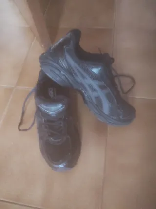 Zapatillas ASICS Negras