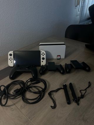 Nintendo Switch OLED Bianca